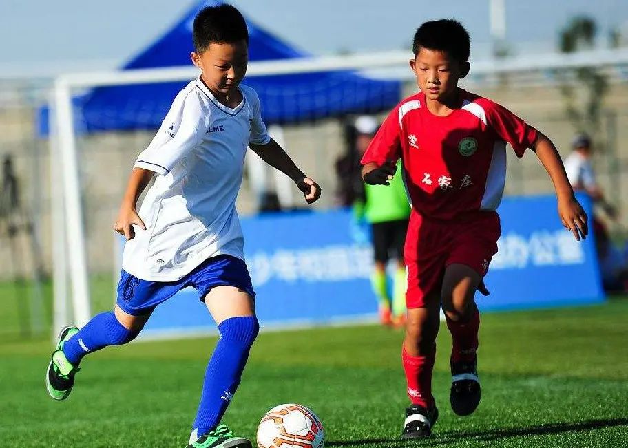 足球要从娃娃抓起是谁提出的,遵循足球发展规律从娃娃抓起