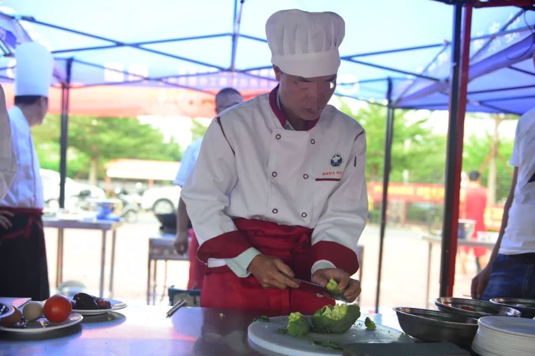 「蜕变人物志」进击中的大厨梦—阿勇