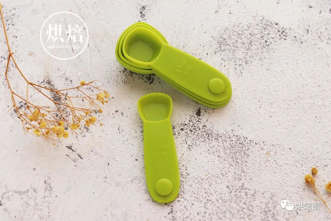 烘焙新手小白要买些什么工具,新手小白在哪里学做烘焙比较合适