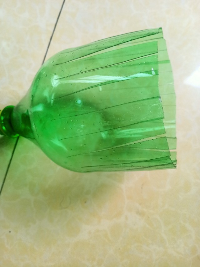 浇花瓶手工制作,自制简易花园小花瓶