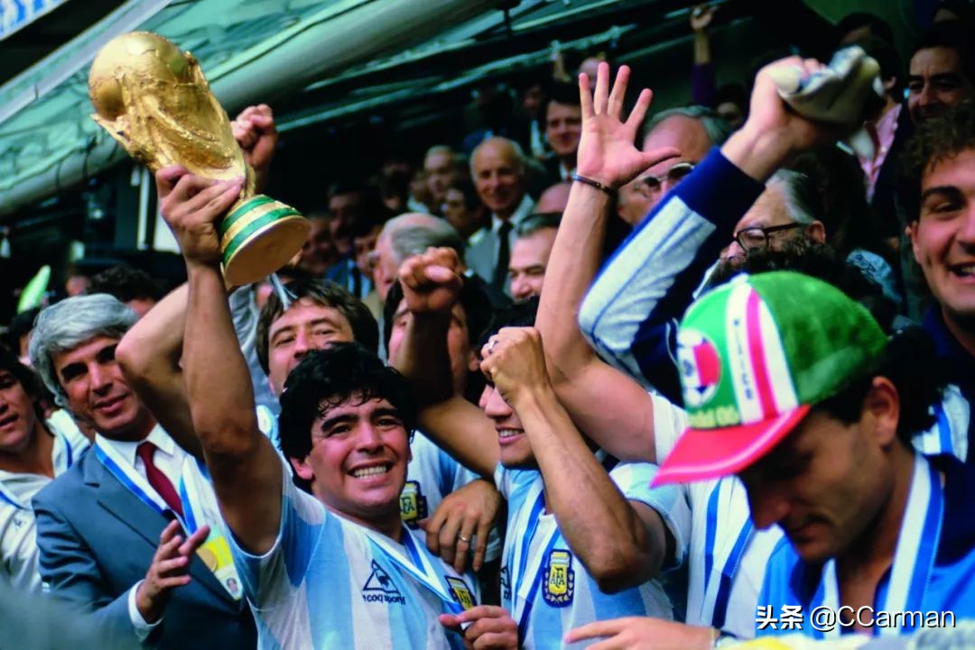 足球“上帝之手”:草根阶层公认史上第一球王,超脱体育政治领袖