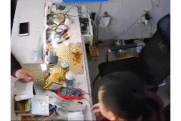 手机充电爆炸前有什么预兆,手机充电玩手机爆炸是什么引起的