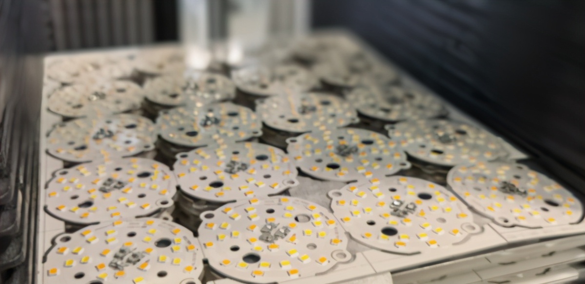 宜美灯具照明厂家,专业的宜美led室内照明灯具批发