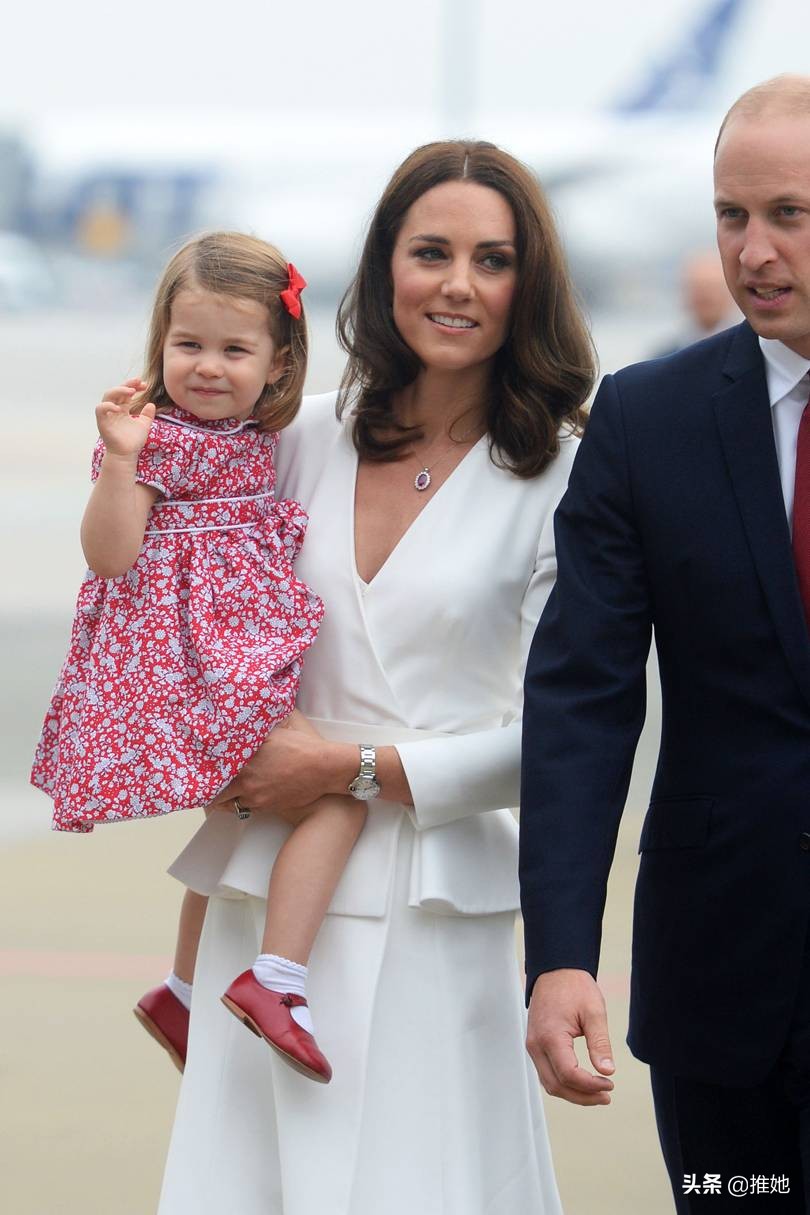 我是夏洛特公主，6岁啦，看了我出生到现在的点滴，过节要开心哦