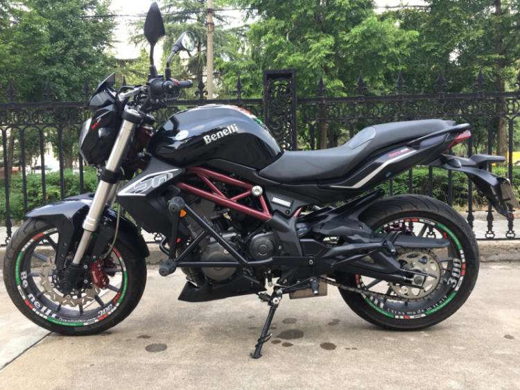 黄龙街车300最新款,黄龙300国产跟欧版的区别