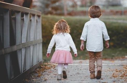 23岁重症女孩自制牛轧糖攒药费：不愿卖惨，只想有尊严地活着