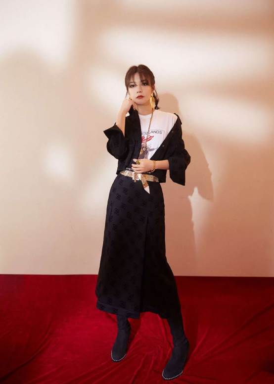 赵薇连帽卫衣穿搭,赵薇机场穿搭真时髦