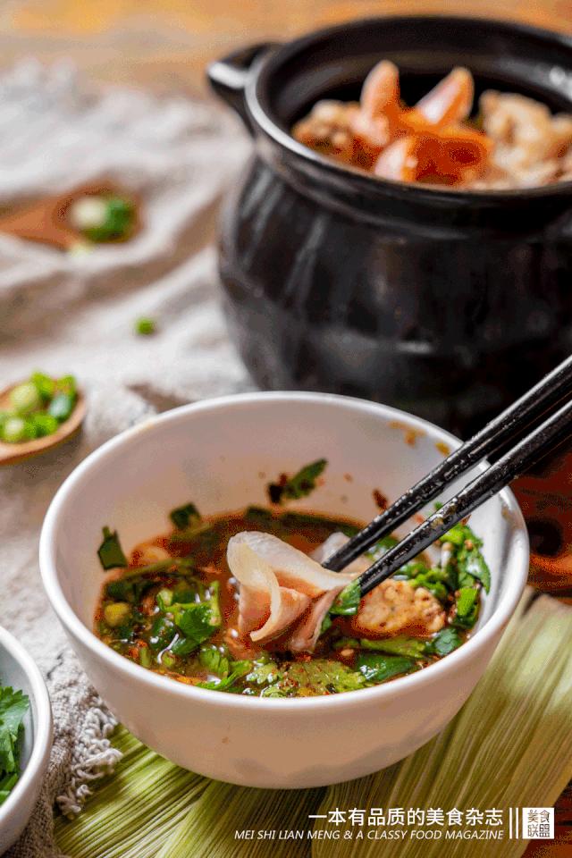 昆明这家小吃店里的传奇男人,17年来让人又嫉妒又欢喜