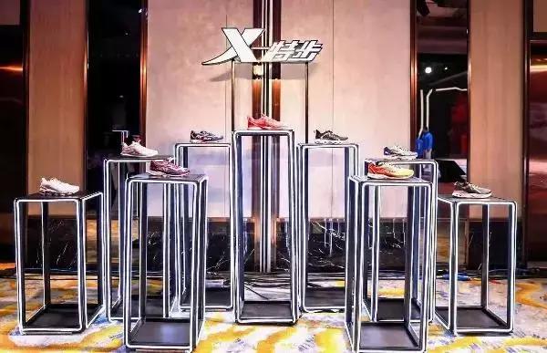 特步最花里胡哨的鞋,特步逆天黑色