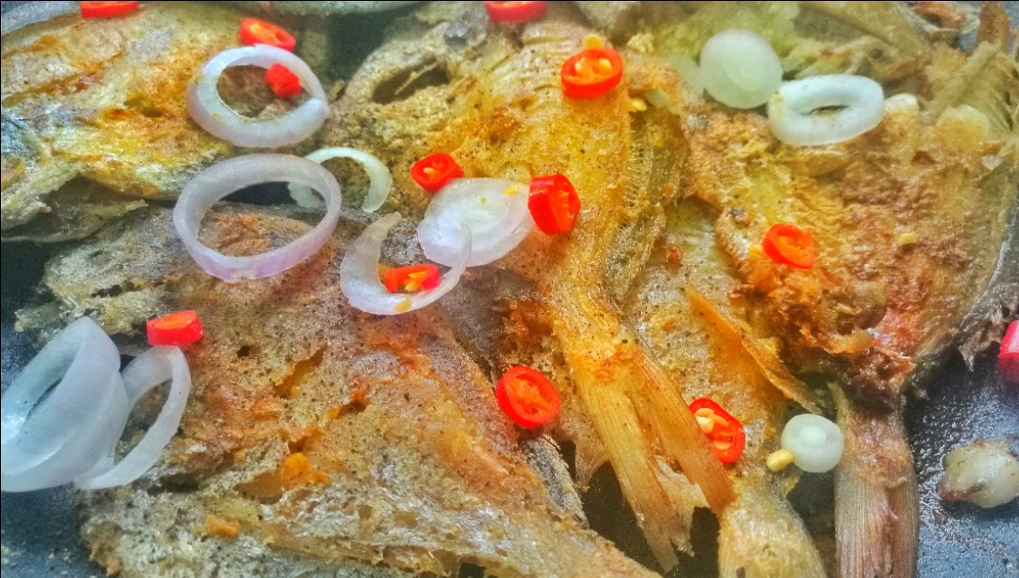 小鲳鱼怎么做好吃又简单清蒸,小宝宝吃清蒸小鲳鱼的家常做法