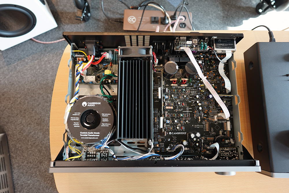 和静电音响不一样？磁力平板音响MagnepanLSR试用