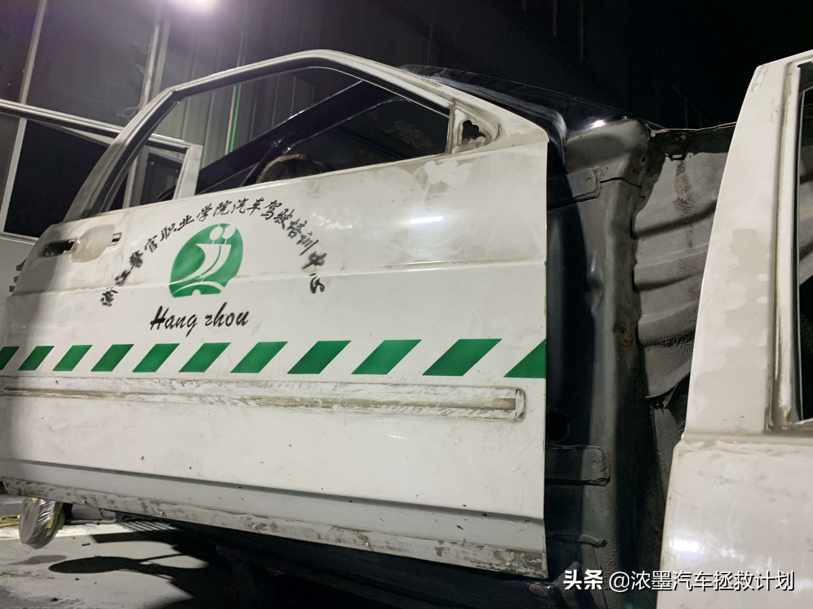 「妙手生花」重建一台战损级桑塔纳，带给它历经千般后的华丽重生