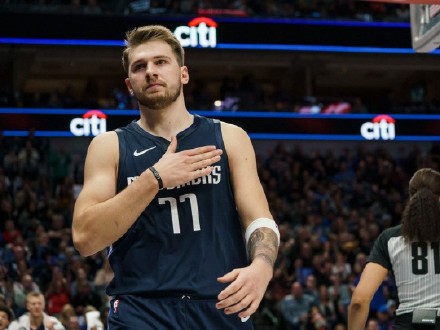 字母哥罚球哈登无奈,哈登干扰字母哥罚球