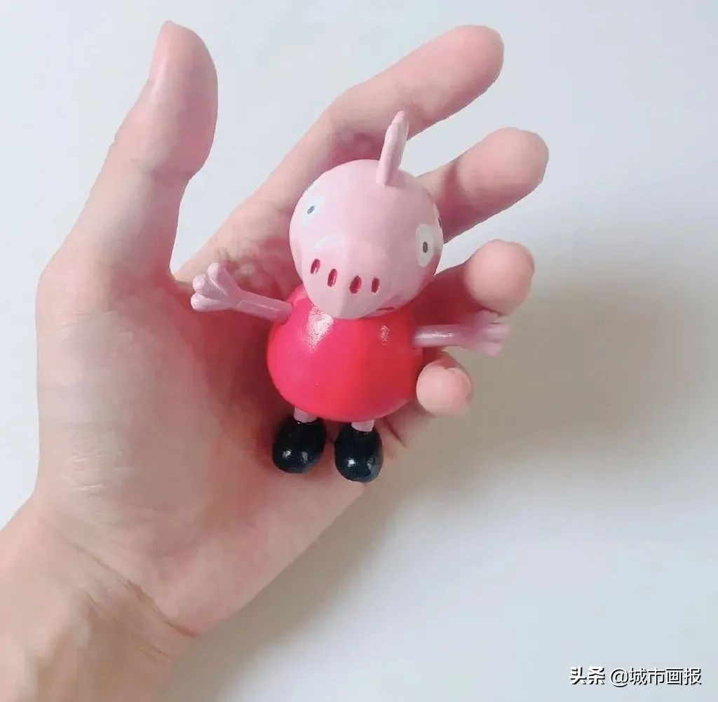 无聊能有多大生产力？他在家造了个电影院