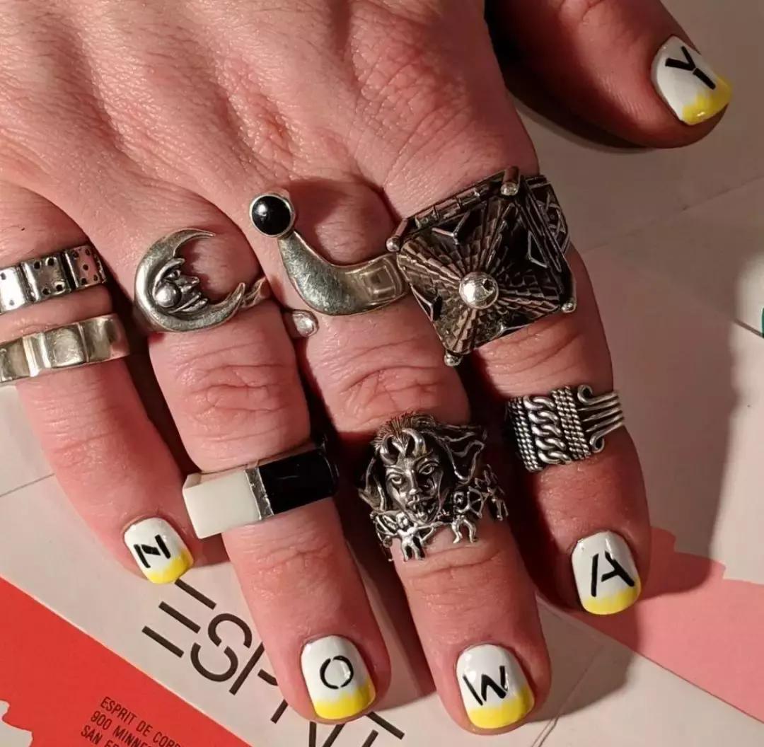 我应该给这些被骗来做美甲的男生道个歉