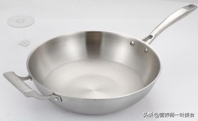 炒锅怎样开锅不粘锅,炒锅如何煎鱼不烂