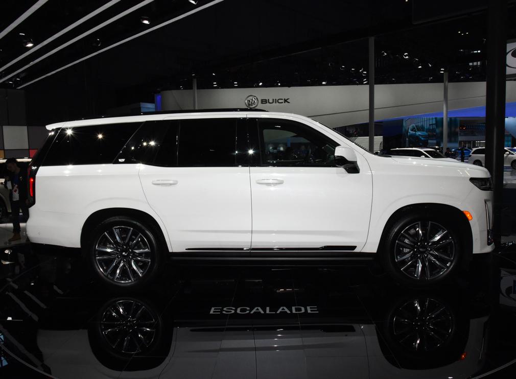 “浴皇大帝”凯雷德运动版，气场不比揽胜差，车长近5.4m+623N·m