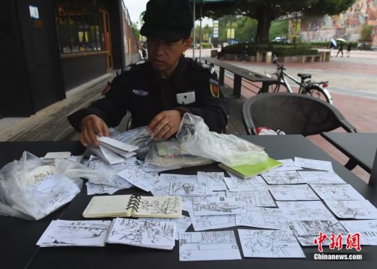 逃课的大学生,看到园丁大叔躲角落看医书,你惭愧吗?