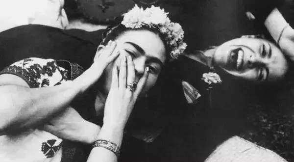 她是最有名的“荡妇”，身体残破不堪，却用画笔画出尖刻的爱情