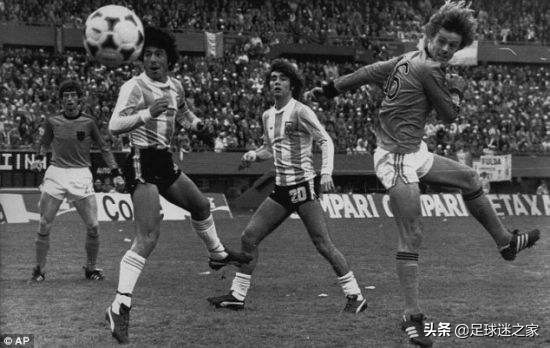 荷兰足球2020顶级边锋有谁,荷兰足球历史最好的边锋是