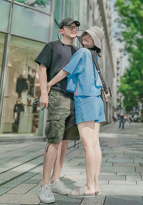 谢娜连续三年晒合照为何炅庆生,谢娜张杰快乐家族彩排