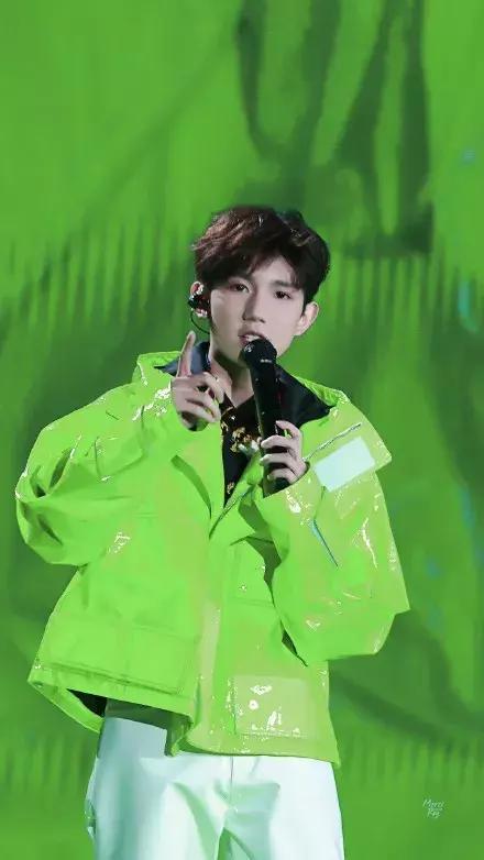 杨幂鹿晗陈伟霆陈立农“绿得发光”，谁才是真正的“人间荧光棒”？