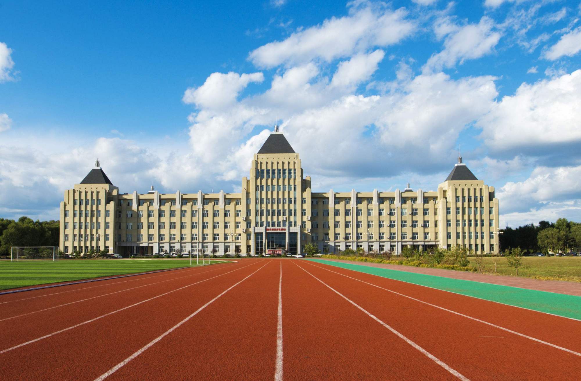 黑龙江最好的4所国家示范专科院校，实力强劲，两所位于哈尔滨