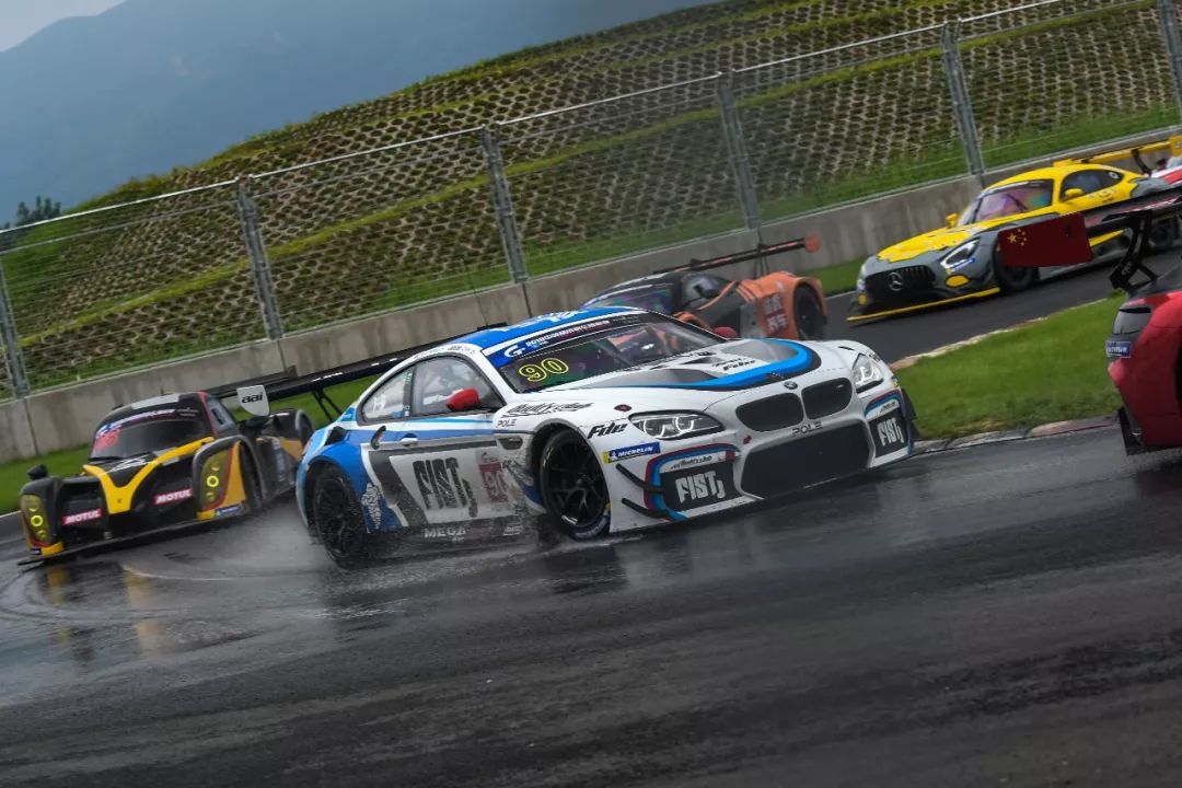 钢铁赛道雨中热战·ChinaGT上演秦皇岛首轮超跑对决