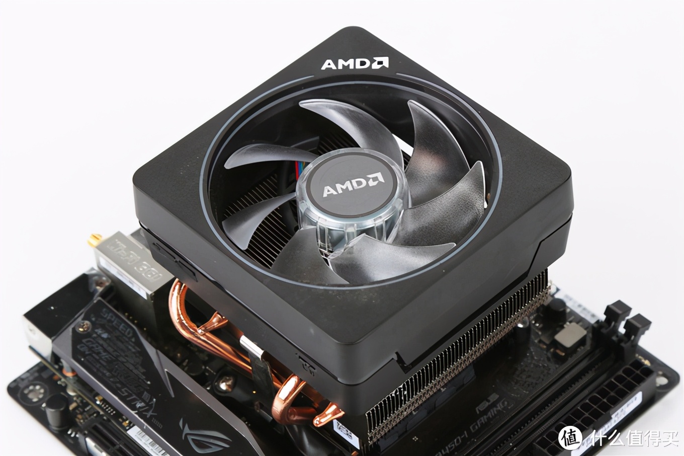 一台可以玩大型游戏的主机,可以拎起来的电脑主机