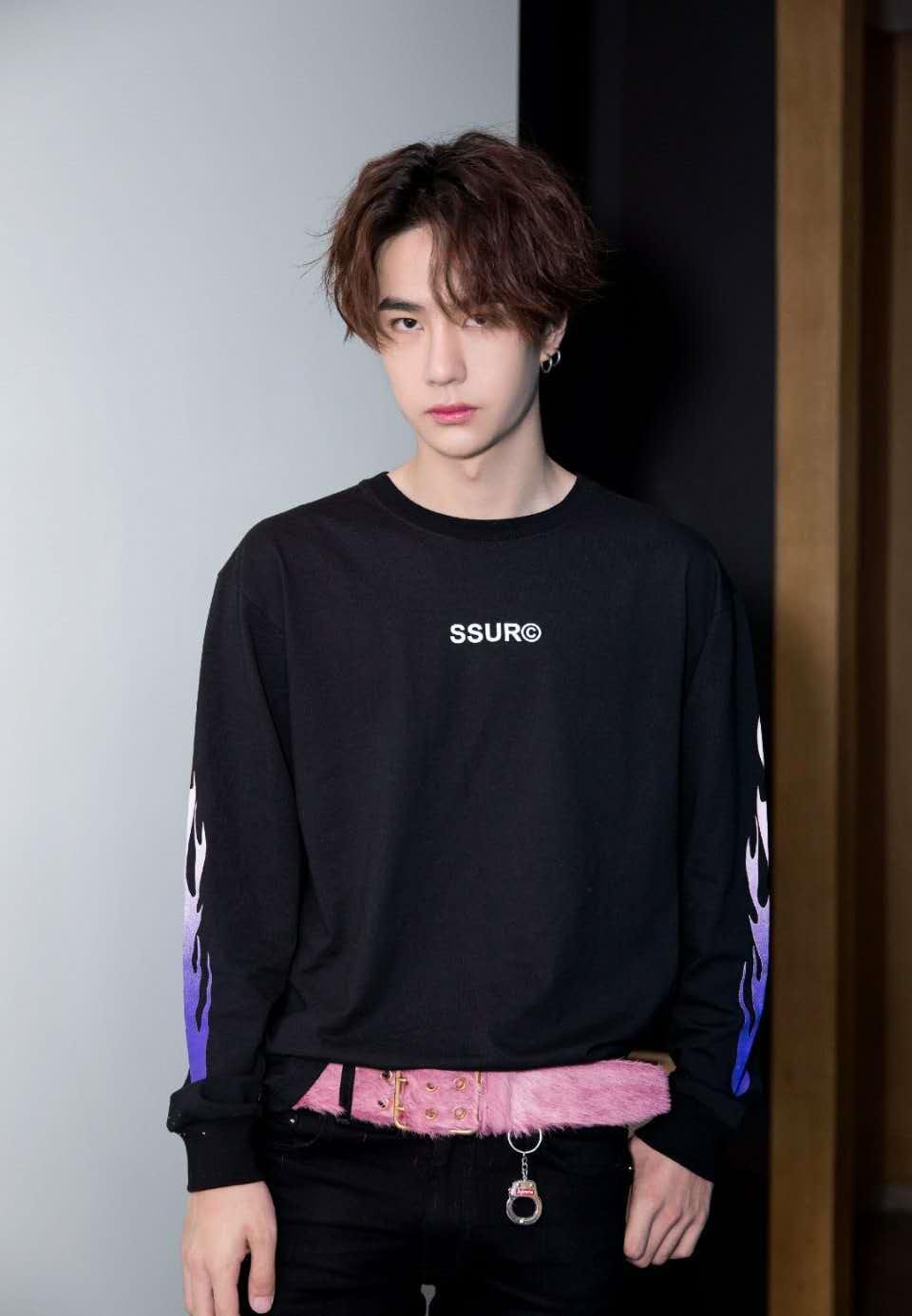 一博有条奇葩松紧带裤子？我所有的穿搭灵感都来源于创新。