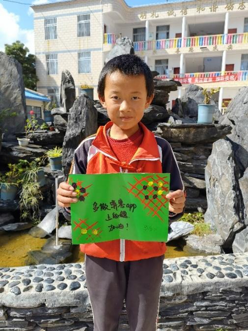 通宵为云南孩童手绘贺卡唐可云老师让黑白围棋炫彩起来
