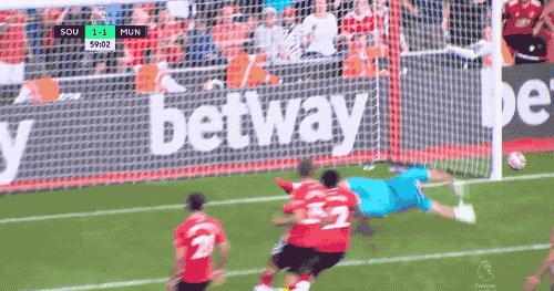 英超第一人！博格巴踢两场就创纪录，1V5秀球技，官方评价：大师