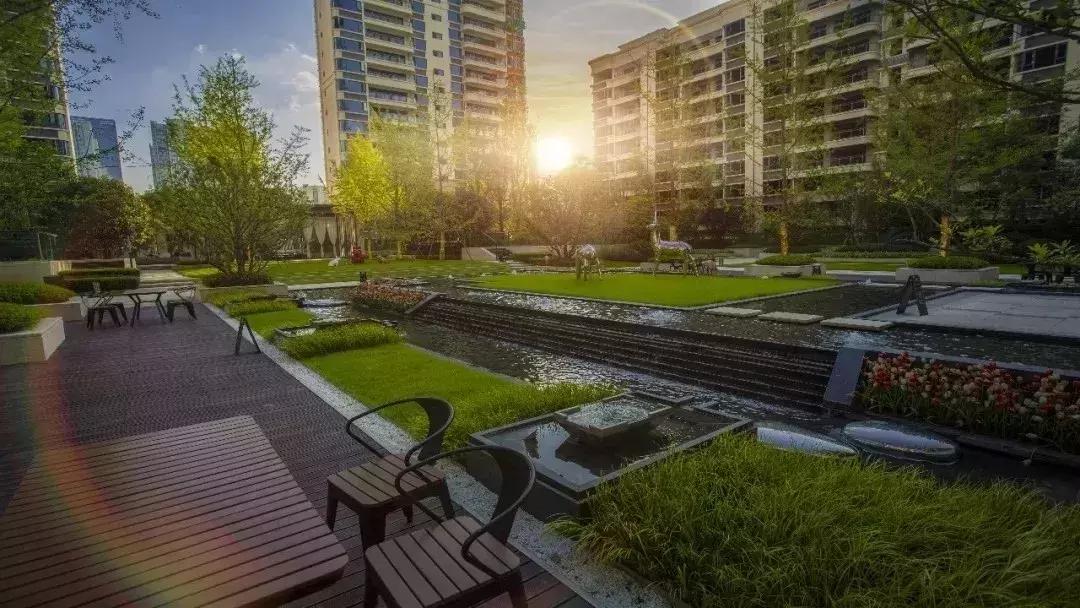 成都置信，杭州绿城，一东一西，为何惊人相似？