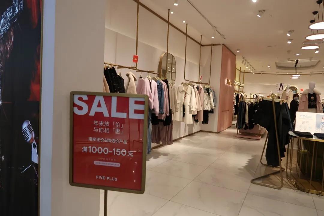 冬日劲爆献礼，引燃圣诞狂欢！利群集团城阳购物广场推出圣诞钜惠活动，精彩势不可挡