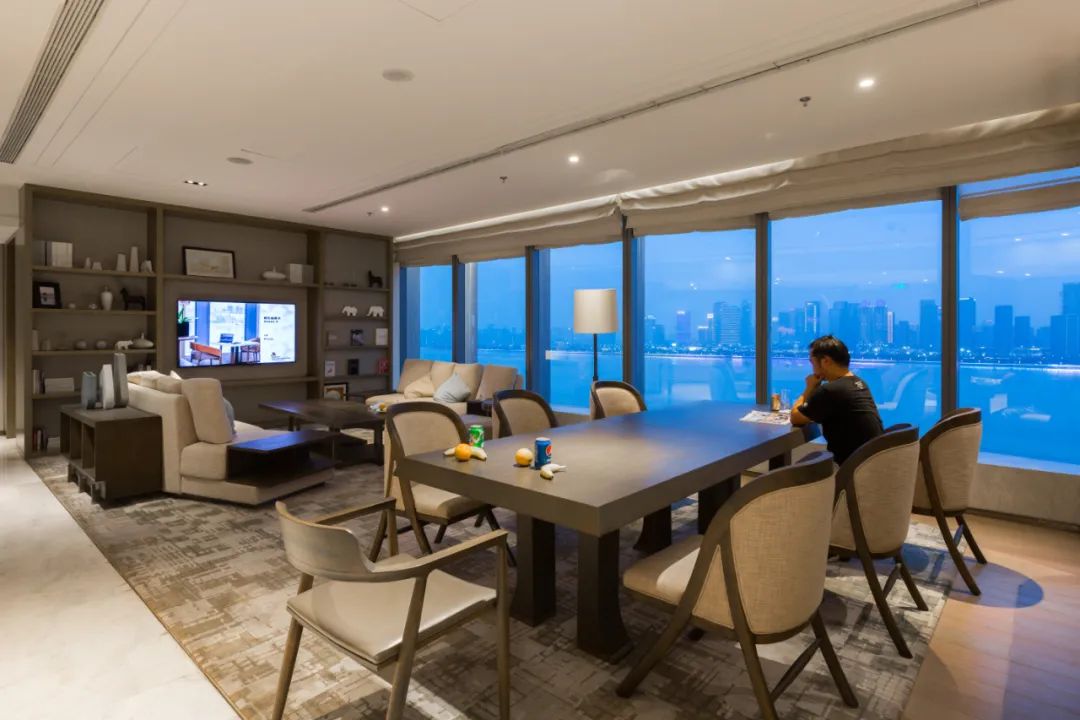 夜游盛世钱塘，赏绚烂灯光秀，打卡杭州钱江新城万豪酒店