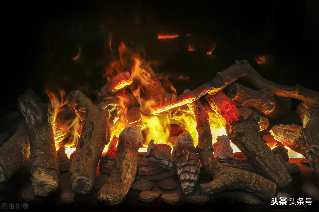 电灯发明者简介,电灯的发明者是谁爱迪生