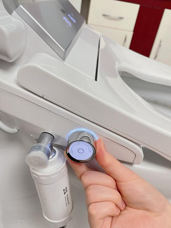 卫玺智清洁智能马桶盖：六档水温精准掌控，多重清洗人性设计