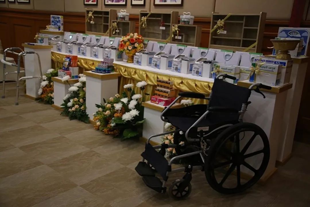 泰国公主皇后穿的高跟鞋,泰国公主60岁