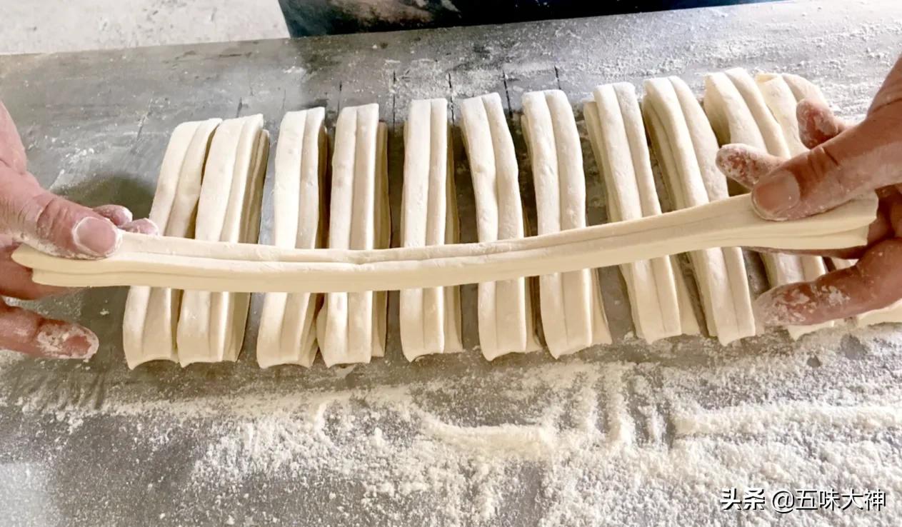 500克面粉大概能做多少根油条,一斤面粉能做几根油条利润有多高