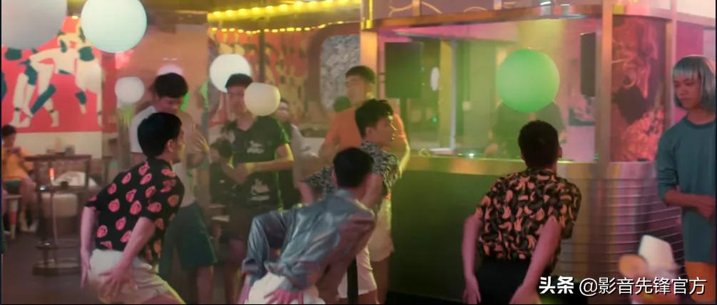 “我可以骚，她不能扰”，这短剧太大胆了