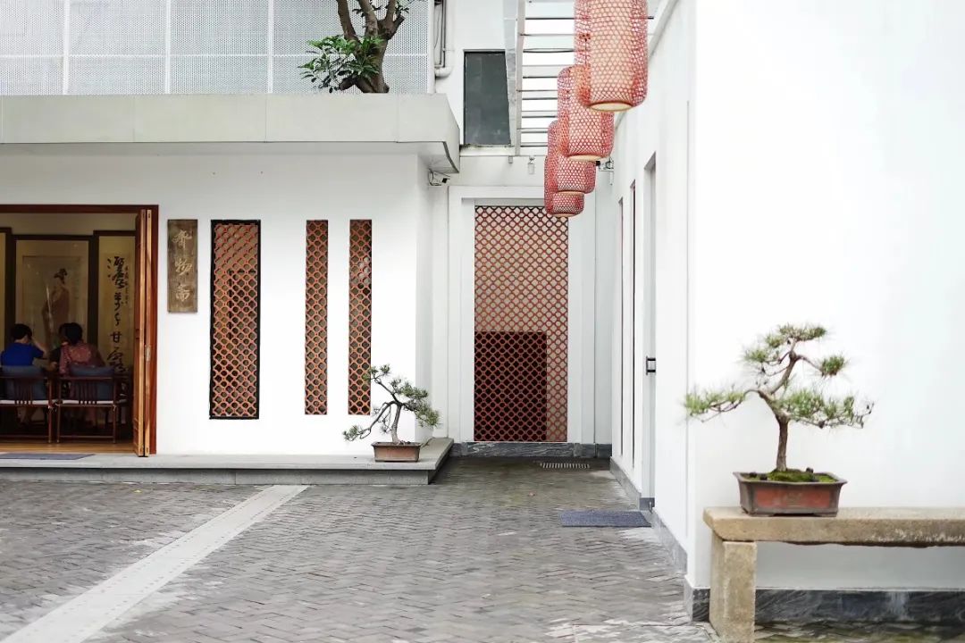 春天的第一杯茶颜悦色奶茶,春天的第一杯竹筒茶