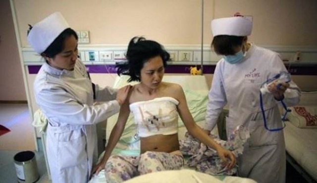 2005年背母上学，10年后变性成女人的刘婷，如今怎样了？