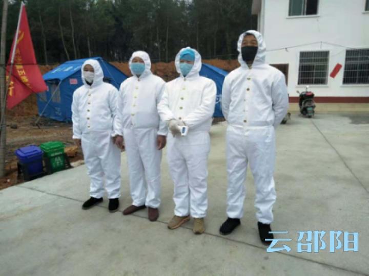 王龙阶：逆行千里只为重披白色“战袍”