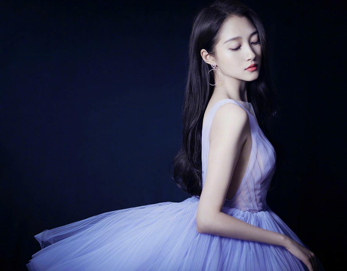 关晓彤九头身完整视频,关晓彤运动风搭配