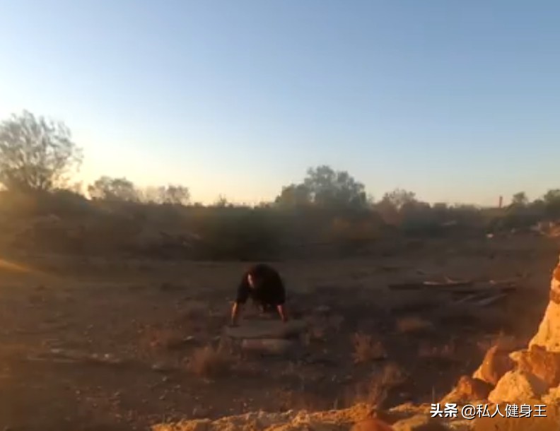 外国小哥大肚子秒变腹肌,外国小哥增肥挑战吃出大肚子