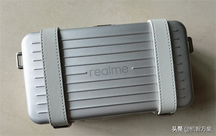 realmegt大师版探索版旅行箱带壳,realmegt大师探索版发布会