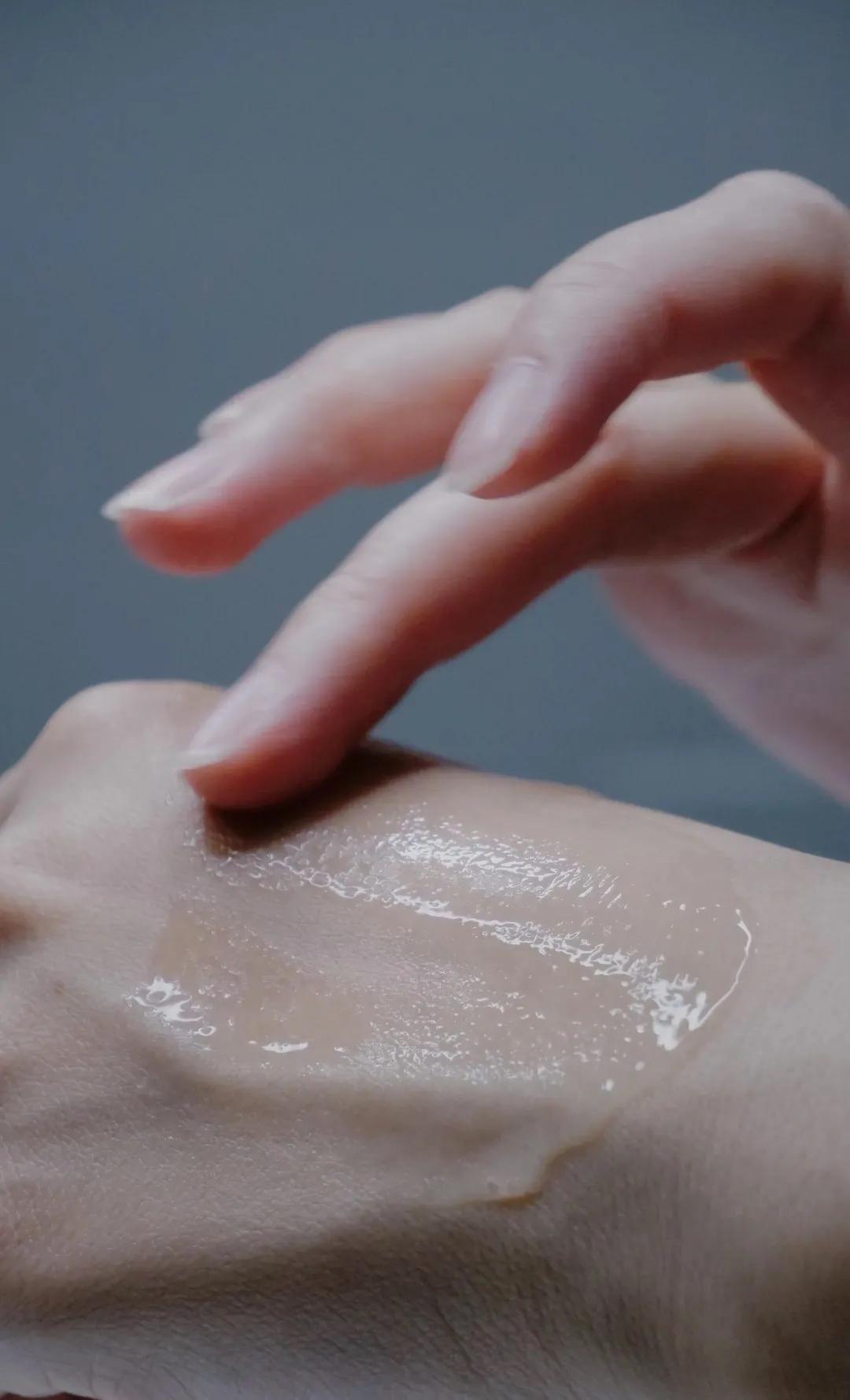 护肤精华液的正确使用方法图解,护肤精华液的正确使用方法步骤