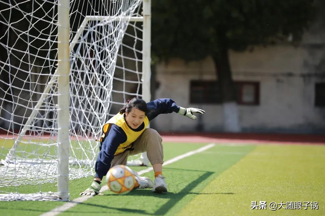 随州外国语小学足球比赛,外国语学校足球小将比赛
