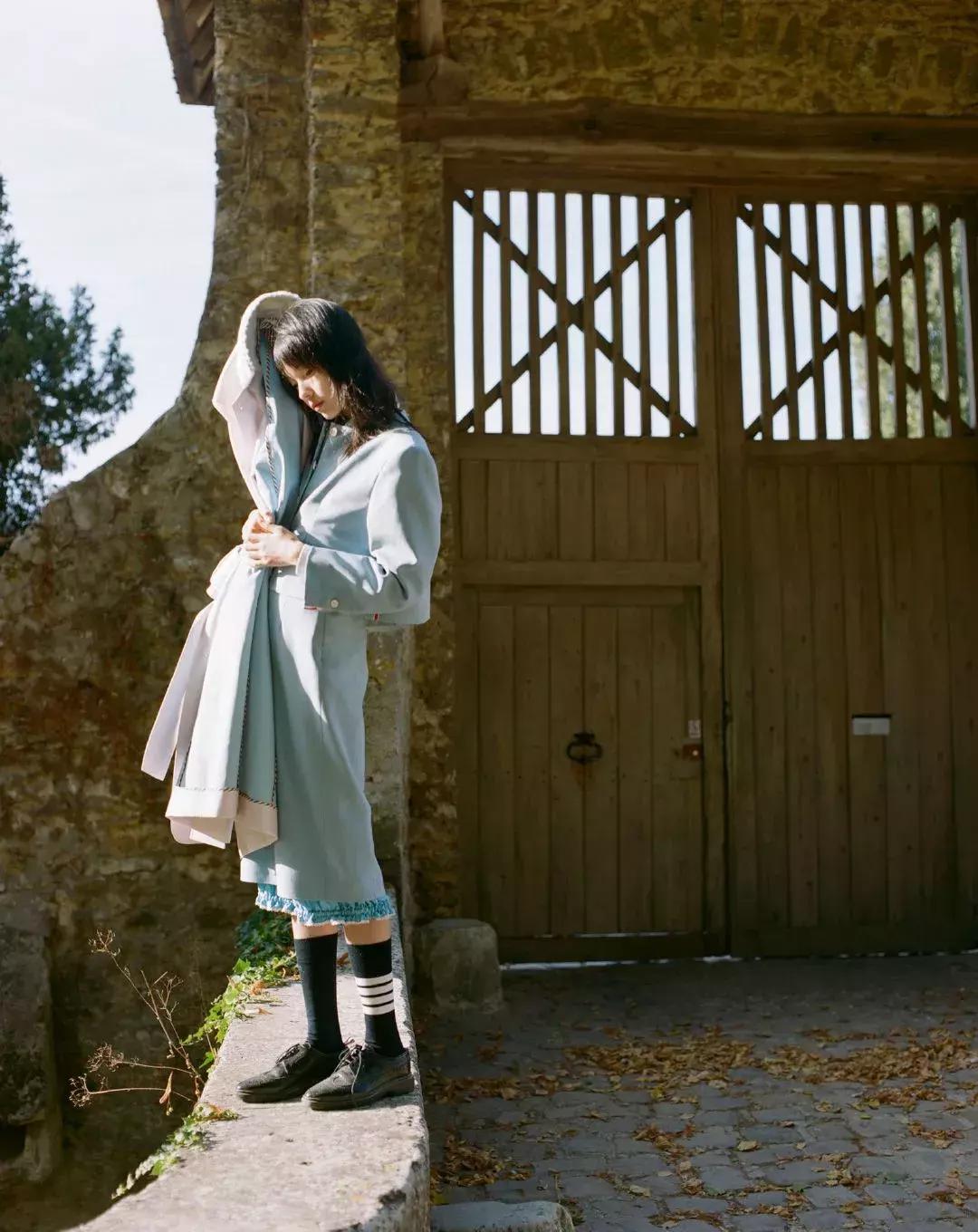 别再露脚踝了今年露袜才是王道,今年流行的露袜穿搭你知道吗