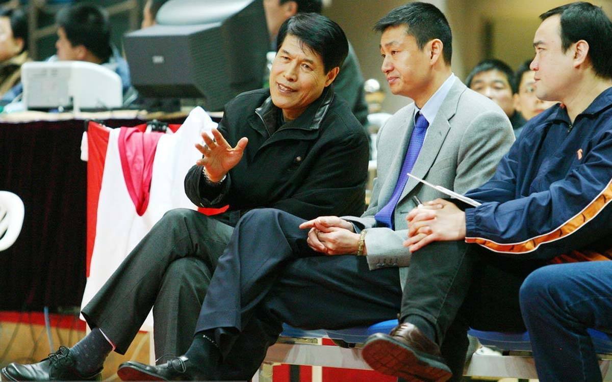 没有NBA球员和外教时，男篮称雄亚洲奥运望八拒绝跟风，自成特色